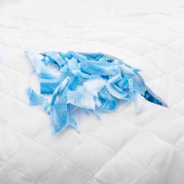 Cold foam mattress K16 90 x 190 cm, height 16 cm, firmness level H2/H3 + CloudComfort Basic gel-flake pillow 40 x 80 cm free of charge