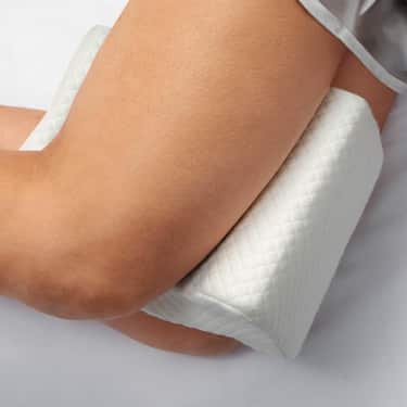 Ergonomisk knäkudde för sidosovare 24 x 20 x 15 cm med överdrag med kylande effekt