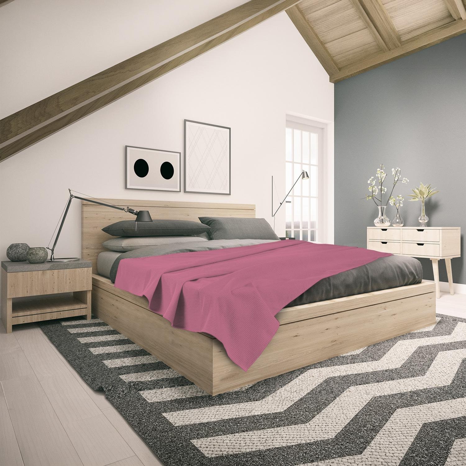 In the bedroom – Cotton waffle piqué blanket pink 75 x 120 cm