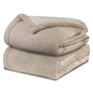 150 x 200 cm hyggeligt tæppe i lammeskindslook lavet af polyester