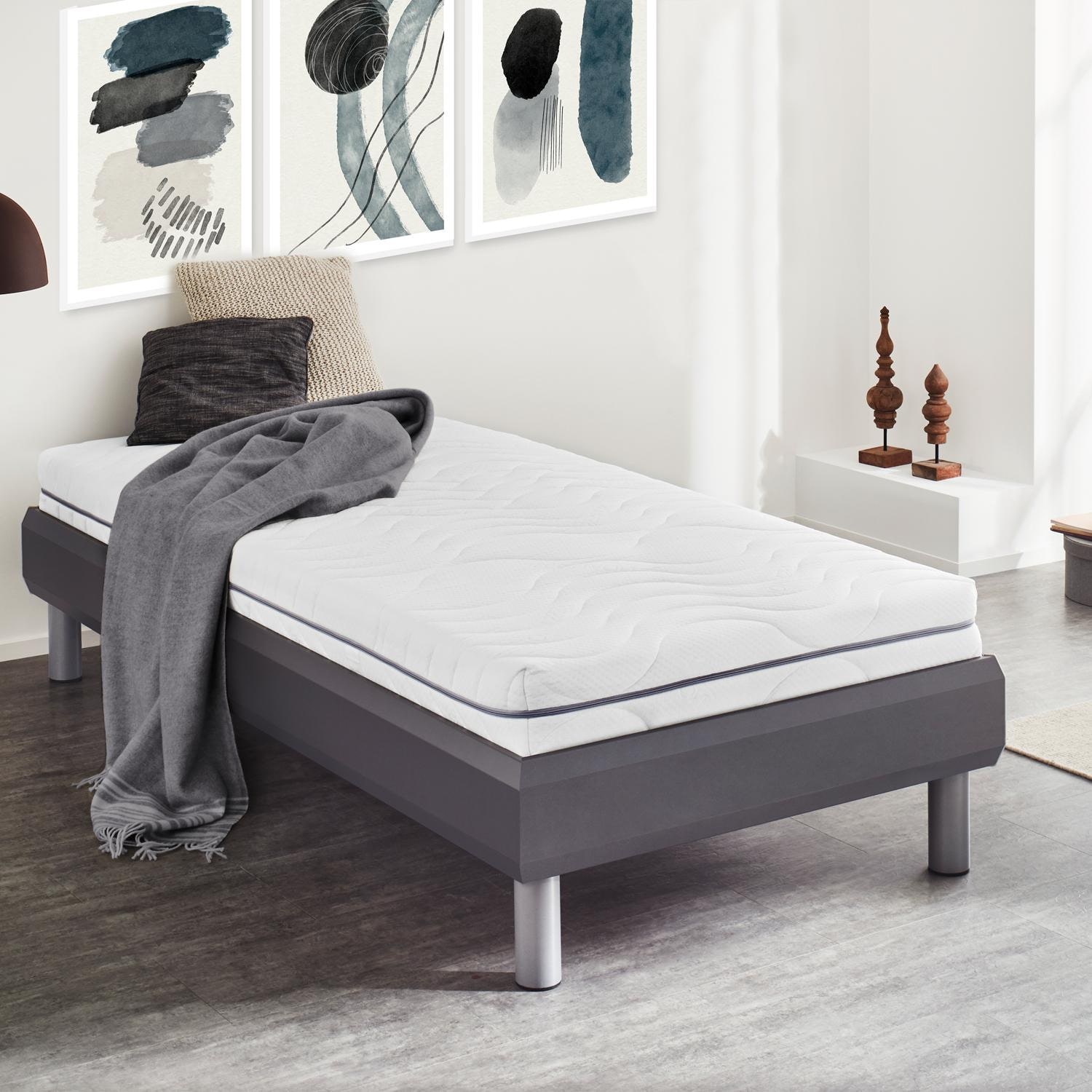 Im Schlafzimmer – Sleezzz® Smart Matratze 90x200 cm + CloudComfort Basic Mikrofaser Kopfkissen 80 x 80 cm