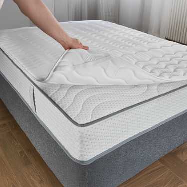 2,5 cm Komfortschaumtopper Sleezzz® Basic 80 x 200 cm mit 7-Zonen-Wellensteppung und Eckgummis
