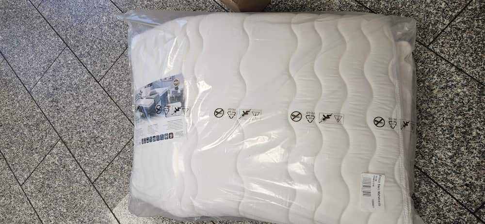 Online-Retoure 2,5 cm Komfortschaumtopper Sleezzz® Basic 180 x 200 cm mit 7-Zonen-Wellensteppung und Eckgummis