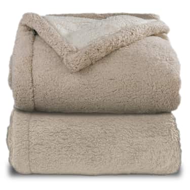 150 x 200 cm hyggeligt tæppe i lammeskindslook lavet af polyester