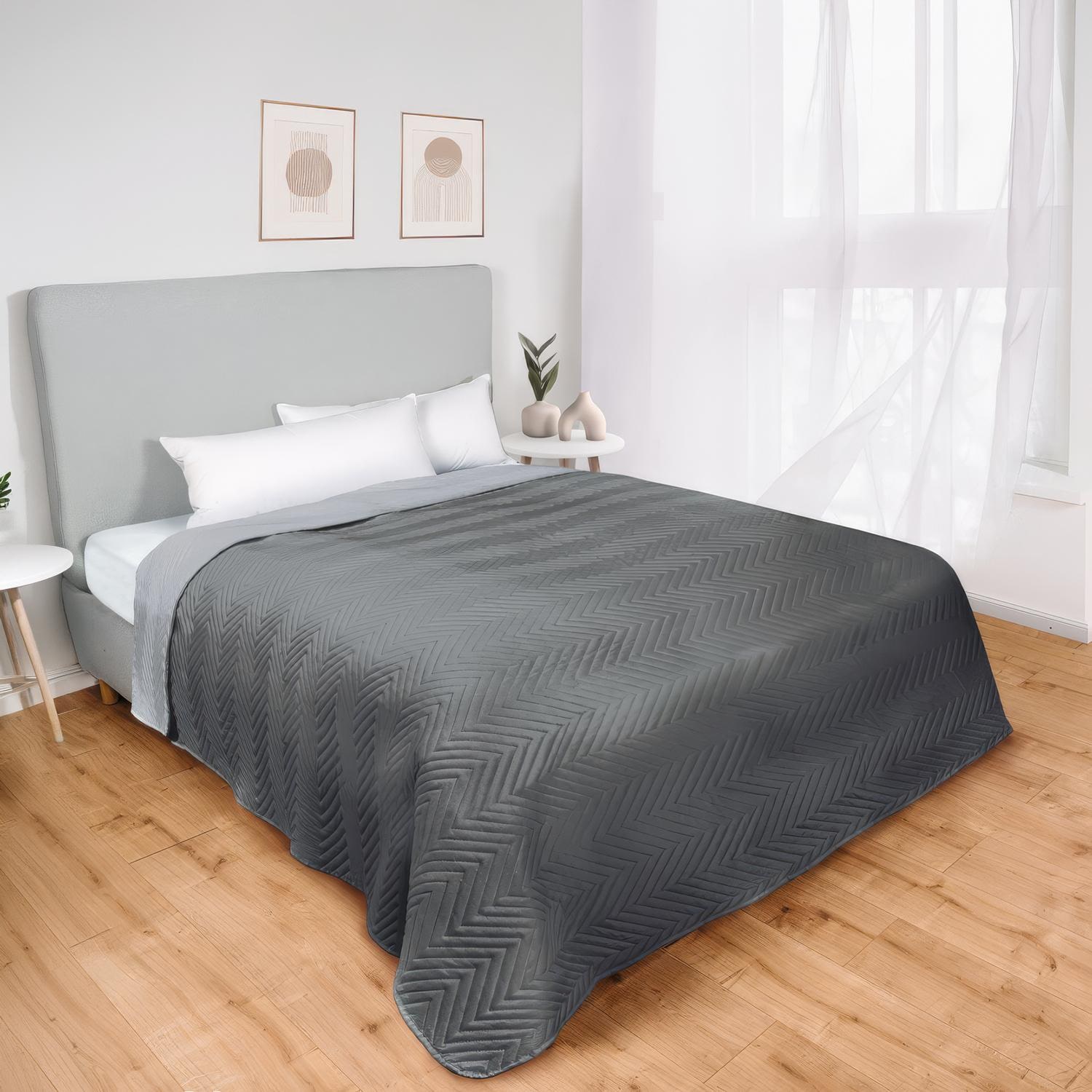 200 x 220 cm bedspread made of 100% breathable microfiber fabric