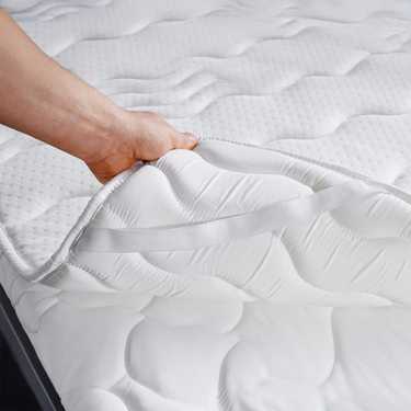 2,5 cm Komfortschaumtopper Sleezzz® Basic 80 x 200 cm mit 7-Zonen-Wellensteppung und Eckgummis