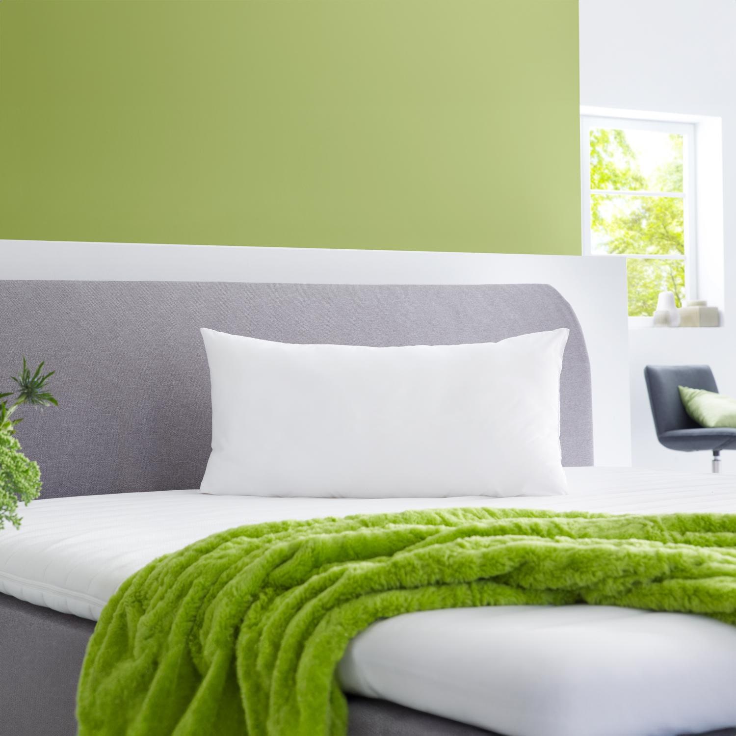 Miegamajame – 10 "CloudComfort Basic" pagalvių iš mikropluošto rinkinys 40 x 80 cm