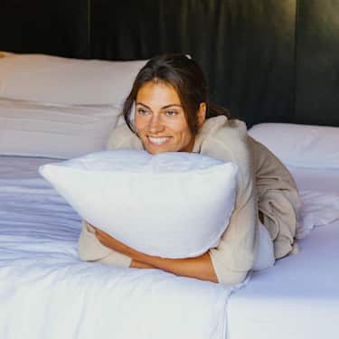 2 x "CloudComfort Basic" mikropluošto pagalvė 80 x 80 cm