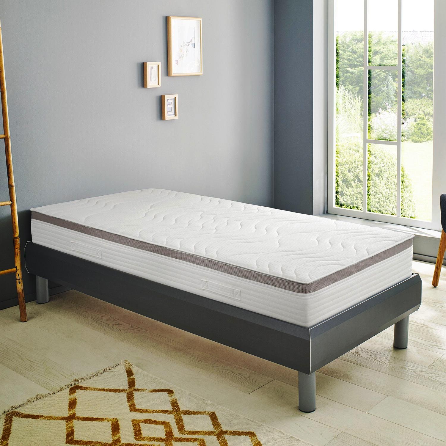 Im Schlafzimmer – Taschenfederkernmatratze Sleezzz® Diamond T1000 180 x 200 cm H2/H3 + 2 x Mikrofaser Bettset 135 x 200 cm + 80 x 80 cm