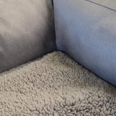 Petzzz εργονομικό κρεβάτι για γάτες και σκύλους Ortho S 75 x 65 x 22 cm με αφαιρούμενο εσωτερικό μαξιλάρι με καλοκαιρινή και χειμερινή πλευρά