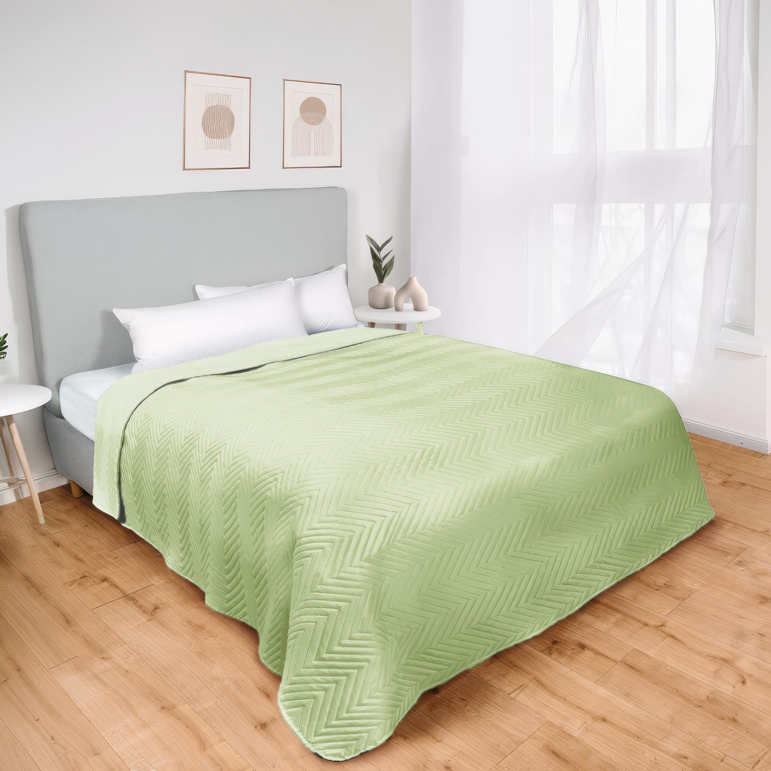Prehoz na posteľ s rozmermi 200 x 220 cm zo 100 % priedušnej tkaniny z mikrovlákna