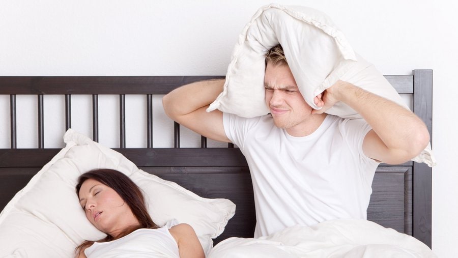 Gemeinsam schlafen trotz Schnarchen – So bleibt das Bett ein Ort der Zweisamkeit