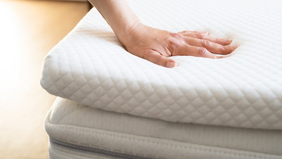 Tipps & Tricks fürs Hotelfeeling zu Hause Teil 2: Wohlfühlschicht für die Matratze – Topper